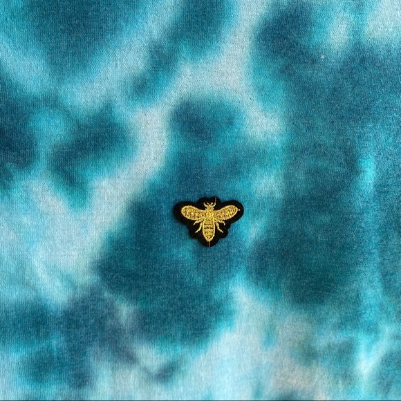 🪲 Tie dyed bee t shirt! - Picture 3 of 4